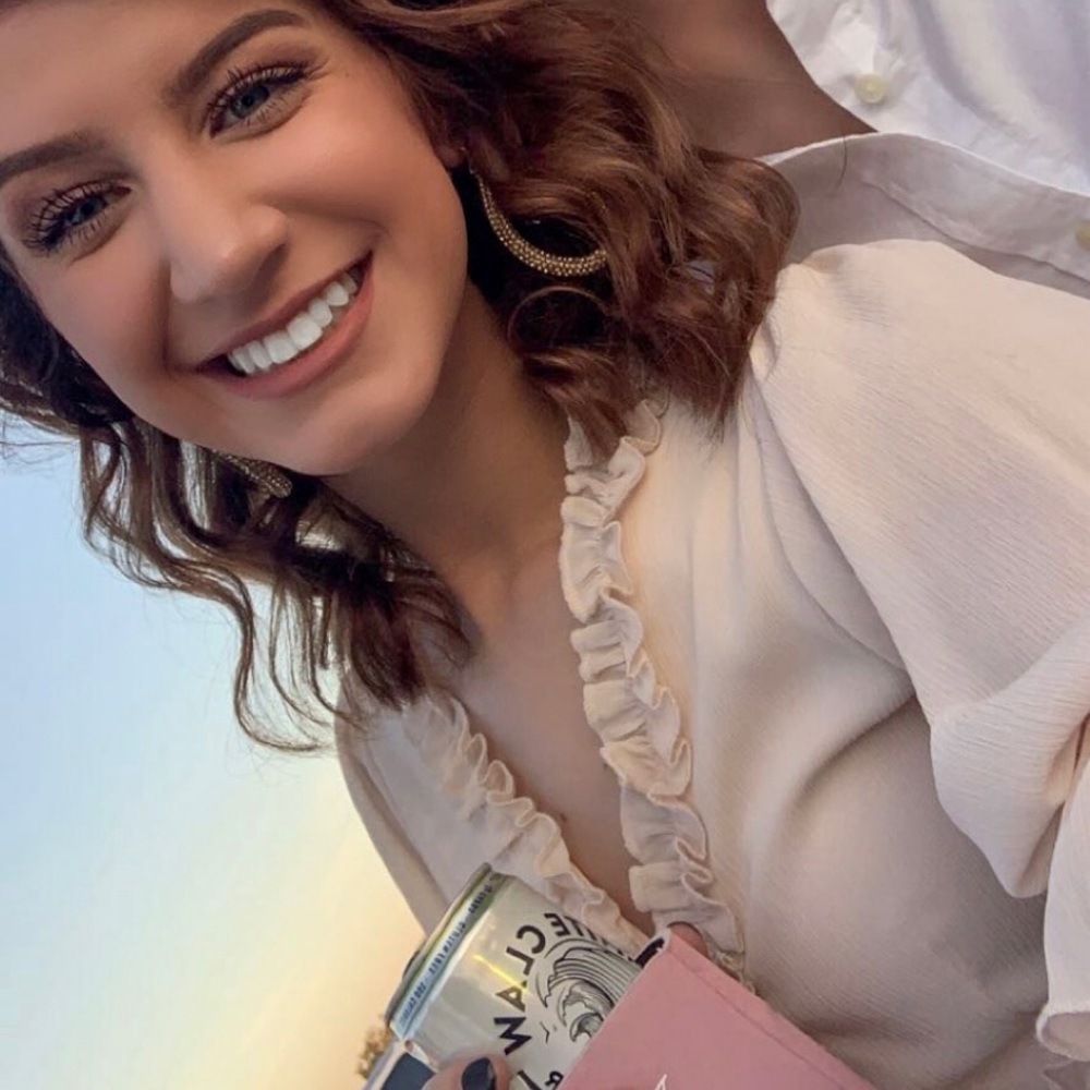Meet your Posher, Ava